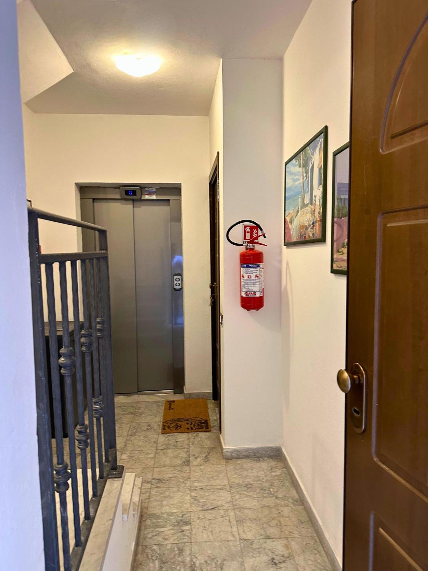 Appartamenti-Residence Al Massimo Palermo Exteriör bild