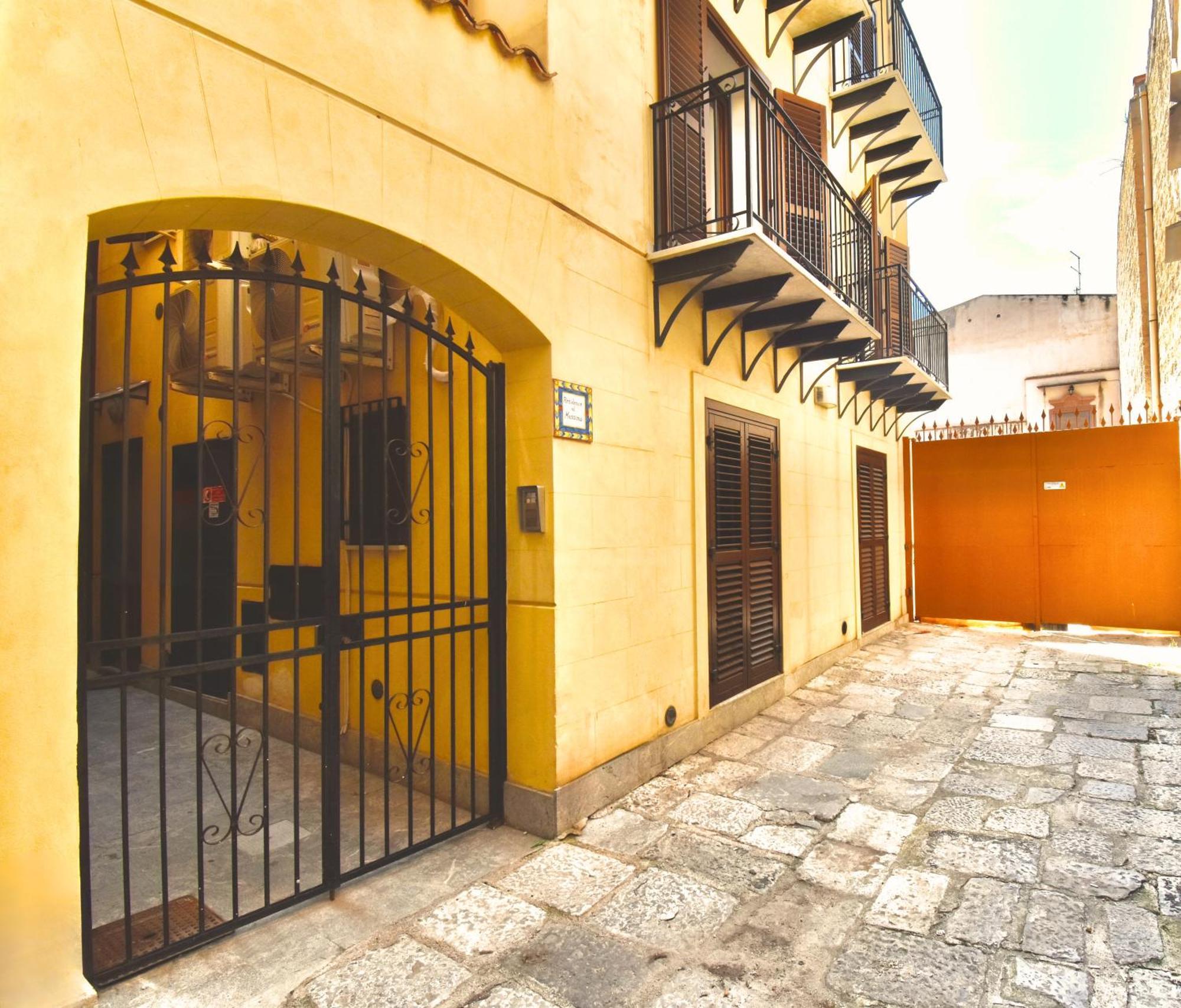Appartamenti-Residence Al Massimo Palermo Exteriör bild