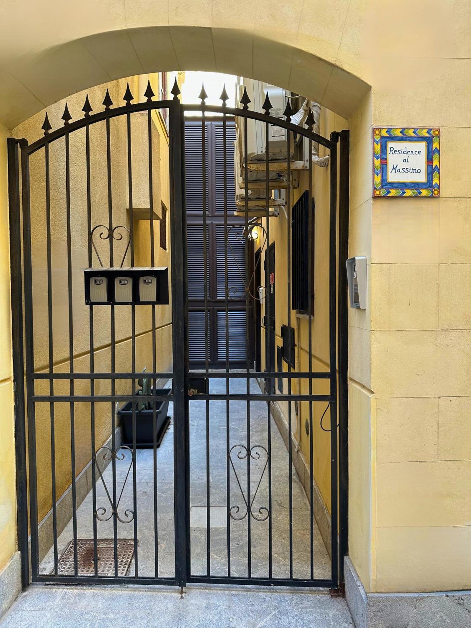 Appartamenti-Residence Al Massimo Palermo Exteriör bild